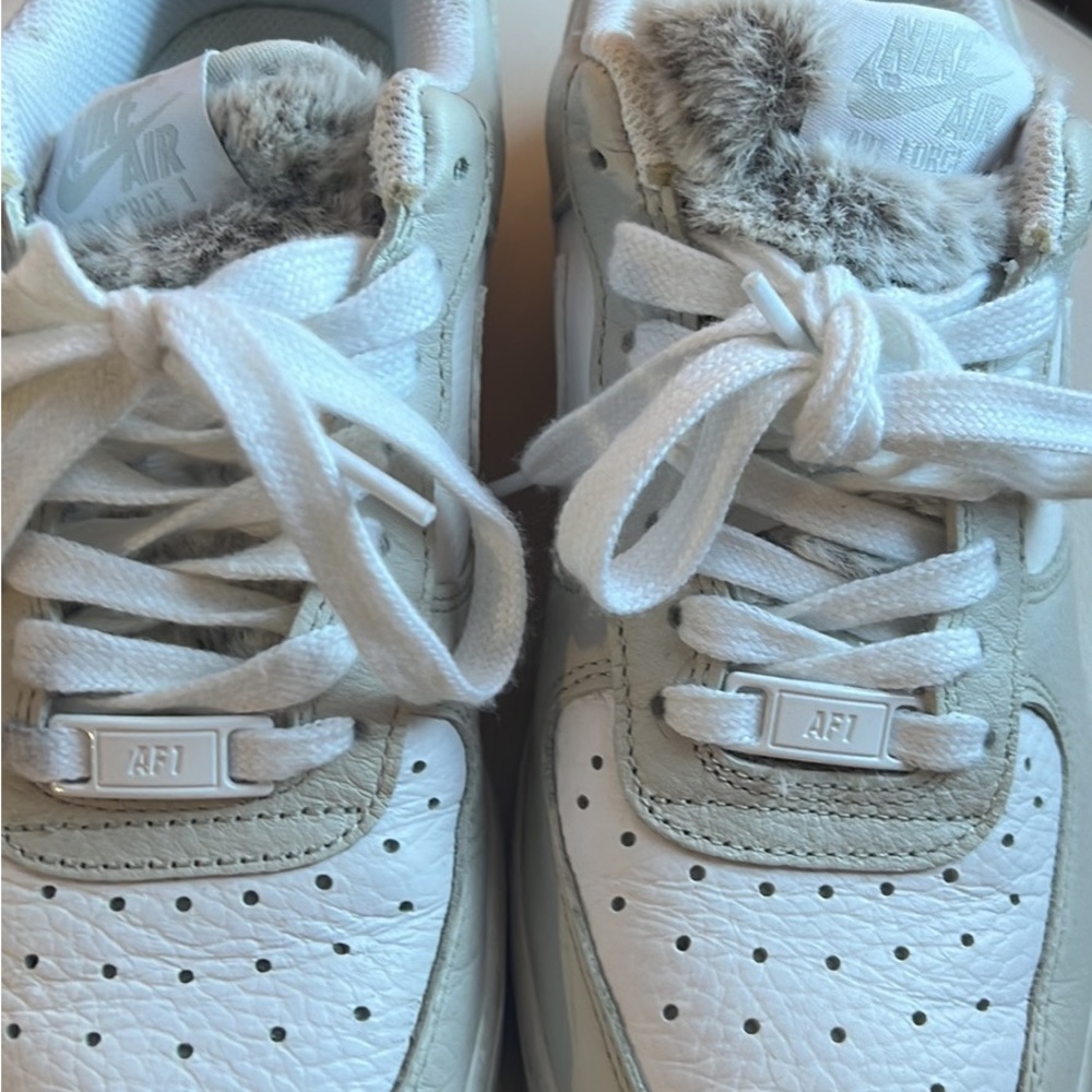Nike Air Force 1 fur tongue size 6.5 Women’s - Picture 3 of 3